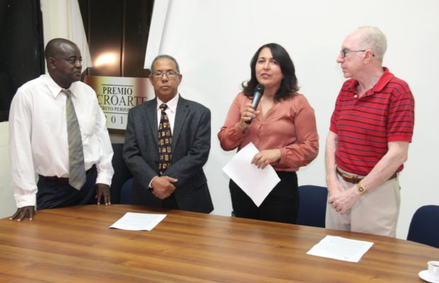 Emelyn Baldera recibe resolución la declara ganadora elecciones de Acroarte
