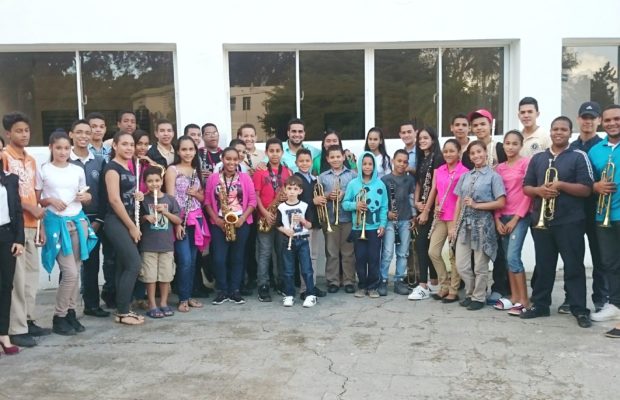 Ministerio de Cultura integra 300 nuevas familias en programa de arte