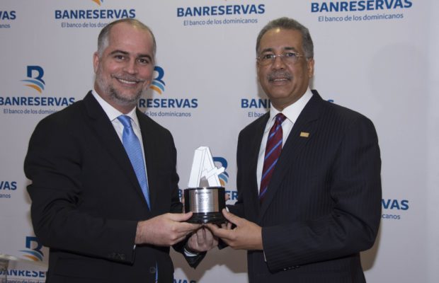 Banco de Reservas recibe Premio Argentarium 2017