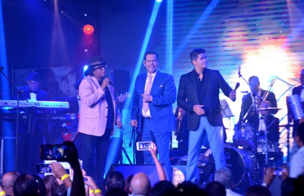 Los “Tres románticos” emocionaron al público en Hard Rock Live