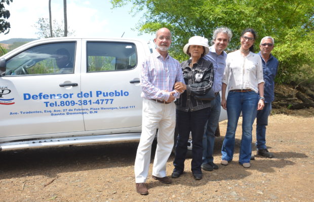 La Defensora del Pueblo visita Falcondo y se interesa por su modelo de remediación ambiental