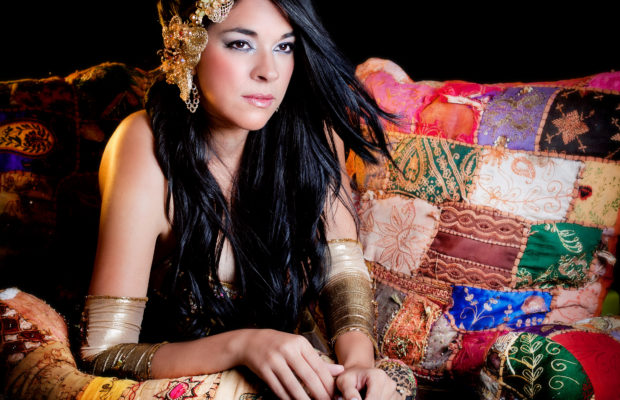 Humor,  música y bellydance por una causa