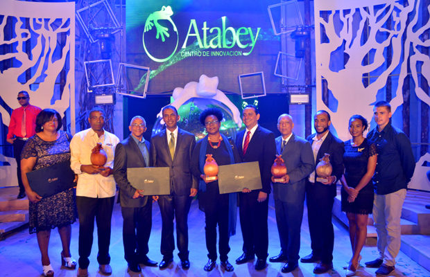 Celebran la entregan de los Premios Atabey 2017