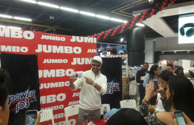 Toni Dize en Agora Mall