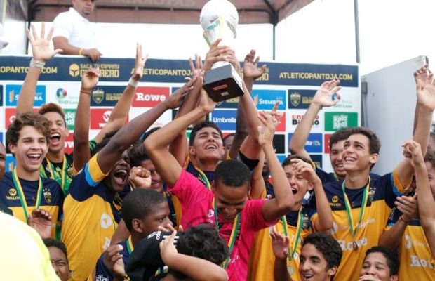 Juveniles Club Atlético Pantoja se proclaman campeones Copa Suprema