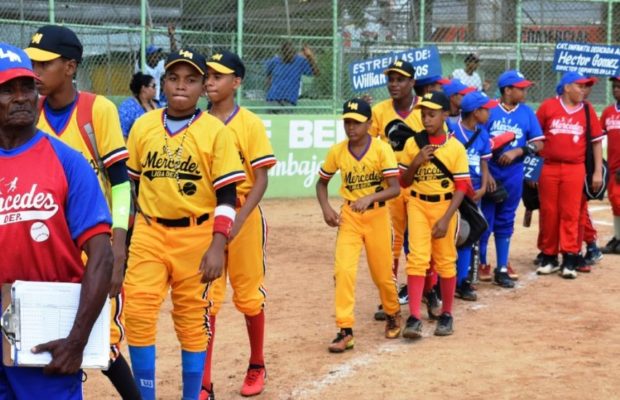 Liga Mercedes inaugura XLIX torneo de Béisbol interno
