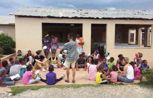 Fundación organiza campamento para niños de orfanato en Brisas del Este