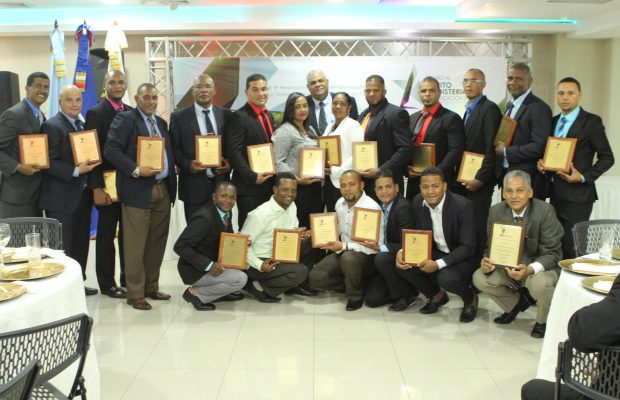 INEFI entrega Premio al Mérito Magisterial en Educación Física