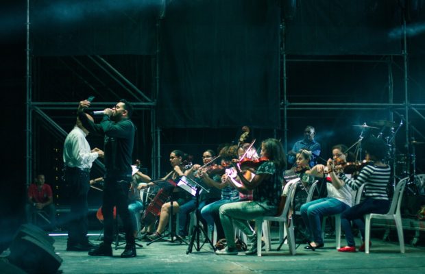 Shadow Blow junto Orquesta Filarmónica Quisqueya