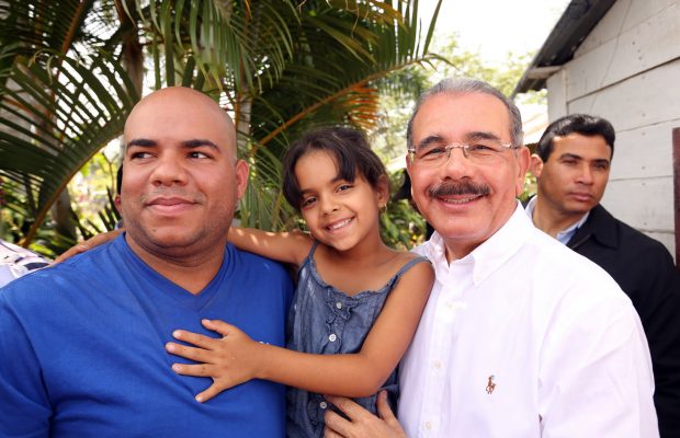Danilo felicita a los padres; los exhorta a criar sus hijos en ambiente de paz y armonía