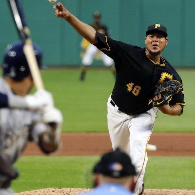 Iván Nova gana décimo juego en el regreso de Starling Marte