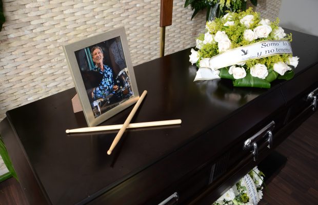 Sepultan en  Puerta del Cielo restos de músico Wellington Valenzuela