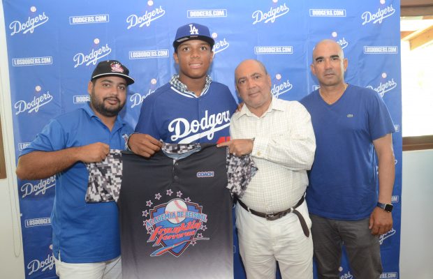 Academia Franklin Ferreras sigue cosechando éxito; Yunior García firma con Los Dodgers