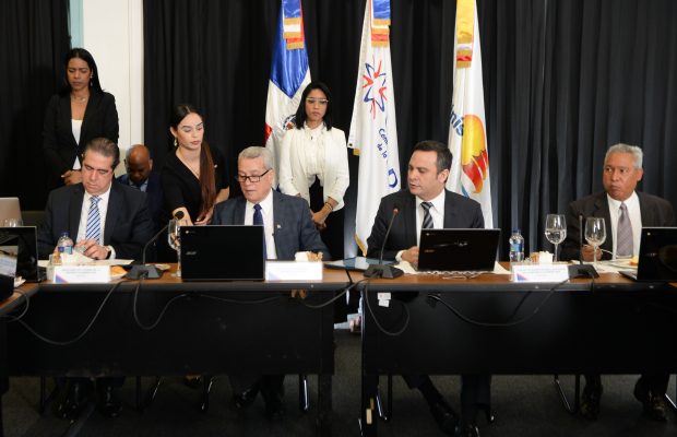 Firman acuerdo  para impulsar a RD como “Marca País”