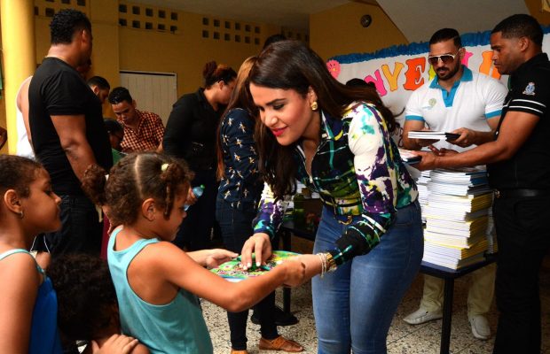 Michelle Ortiz llama a los padres a enviar sus hijos a la escuela