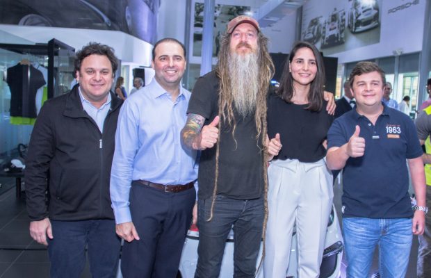 El curioso coleccionista de 911 Magnus Walker visita República Dominicana