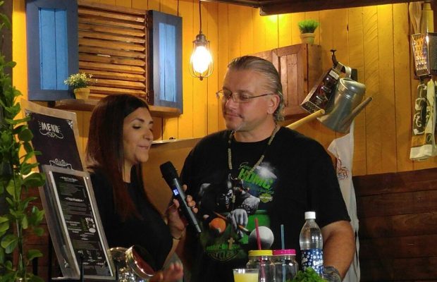 Hombres en la cocina: sensualidad versus homosexualidad