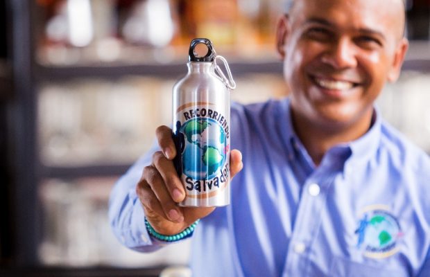 Recorriendo con Salvador entre las 30 promesas de negocios