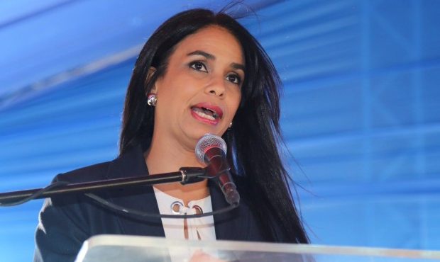 Directora del INTRANT busca regular taxistas de Puerto Plata