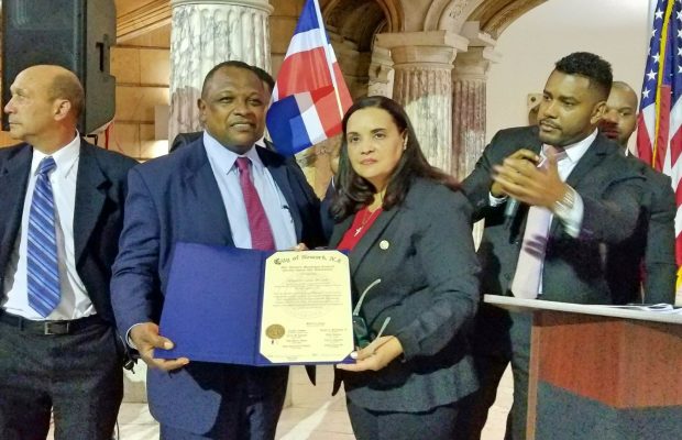Concejo Municipal de Newark y Desfile Dominicano ofrecen reconocimiento a Margarito Carlos De León