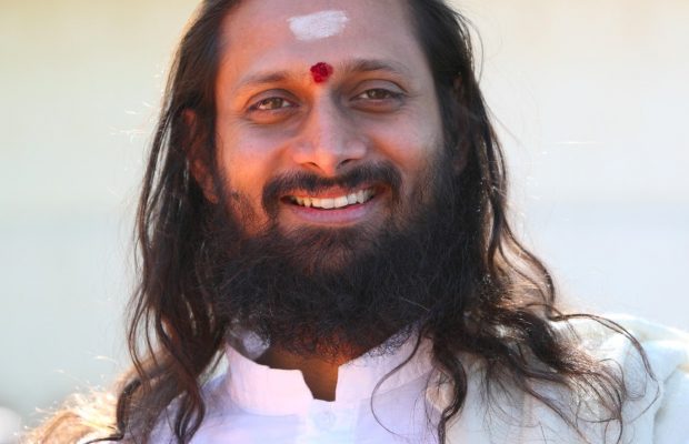 Viene al país Swami: instructor internacional senior de yoga y meditación