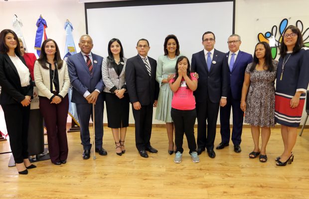 Primera Dama y ministro de Educación presentan Programa Inclusión Escolar