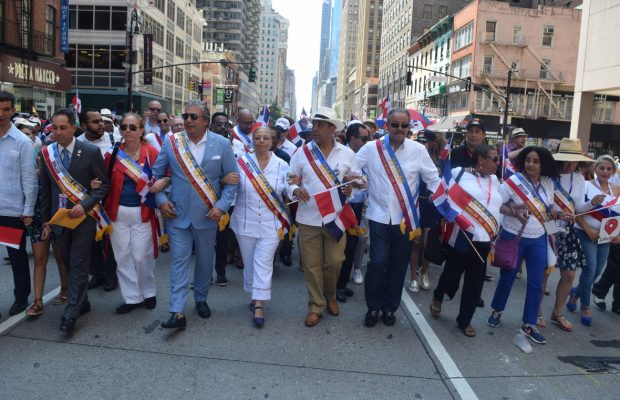 Música, Orgullo y Solemnidad destacan el desfile dominicano de New York Recibidos 	x