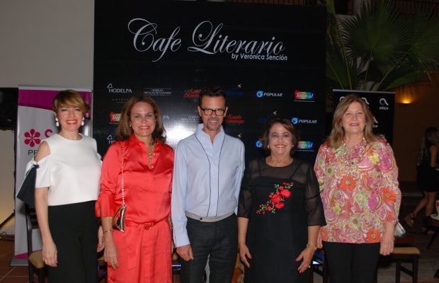 Dominicana Moda en el Café Literario