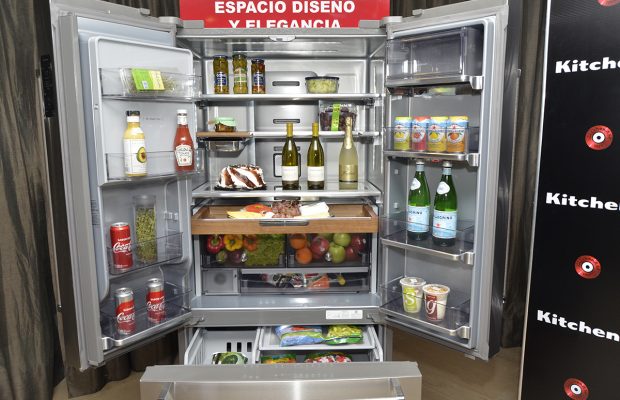 Versátil refrigerador Tipo French Door de 3 Puertas de KitchenAid