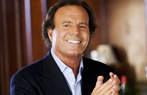 Demandan a Julio Iglesias en paternidad