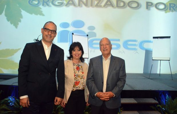 Julio Olalla transforma vidas al dictar conferencias