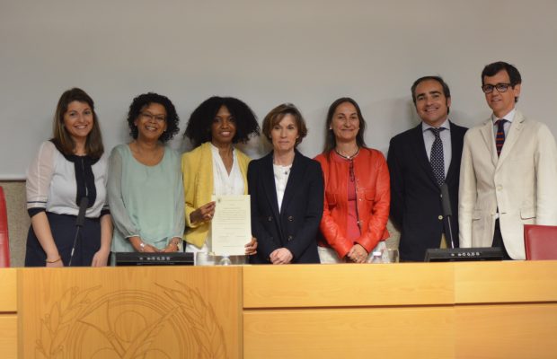 Universidad española otorga a dominicana la más alta calificación