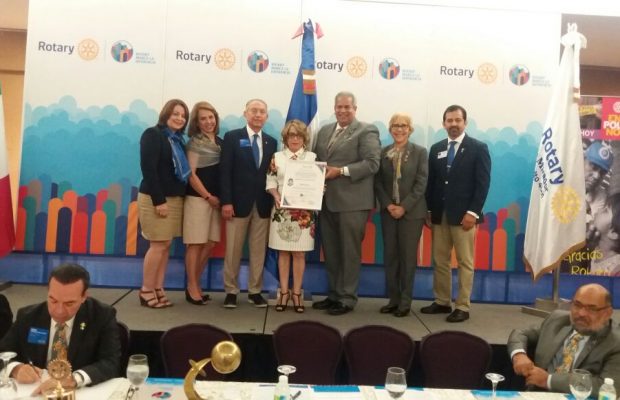 Fundación Rotaria realiza seminarios y reconoce labor de Rafaela Pérez.