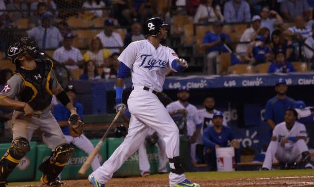 Los Tigres del Licey se imponen a las Águilas