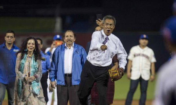 Nicaragua inaugura estadio de béisbol y se llama Dennis Martínez