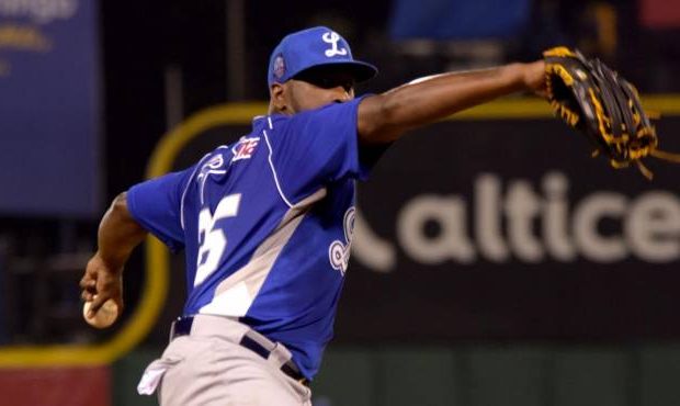 Onelki García lanza buena pelota para guiar al Licey sobre Loenes
