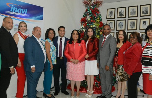 INAVI le da la bienvenida a la navidad con encendido del árbol navideño