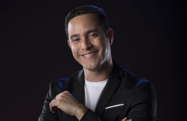 Raeldo López lleva a New York su “Escuela para mujeres”