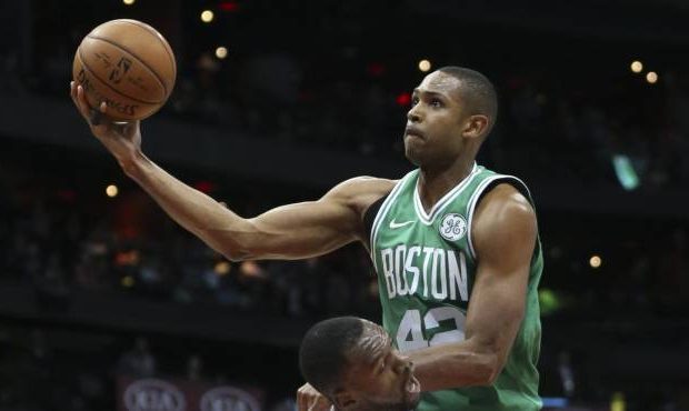 Irving y Celtics superan a Hawks, Al Horford coquetea con el “triple doble”
