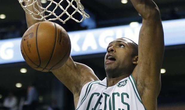Irving y Brown guian a Boston; Horford aporta siete puntos