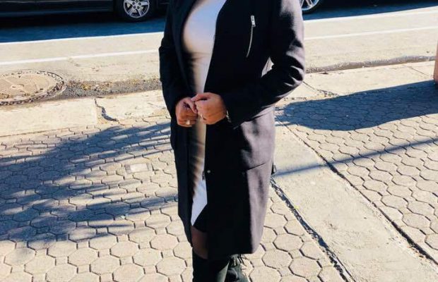 Comunicadora niega haber comprado botas valoradas en 3 mil dólares