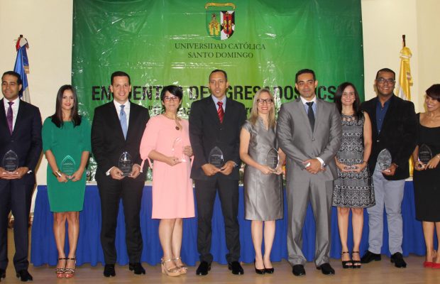 UCSD reconoce a diez egresados destacados
