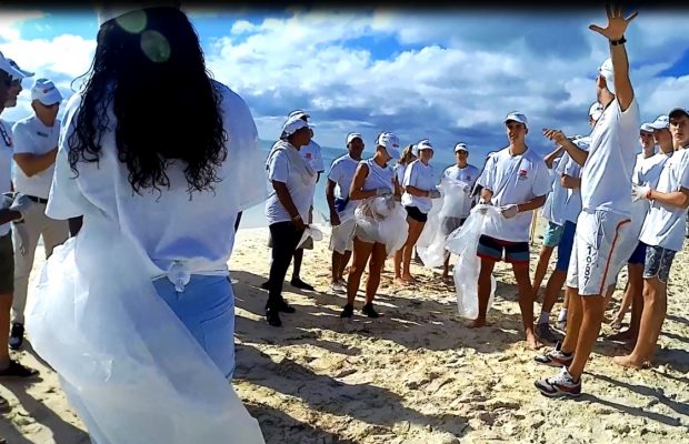 Cadena hotelera limpia sus playas y dan mantenimiento a corales