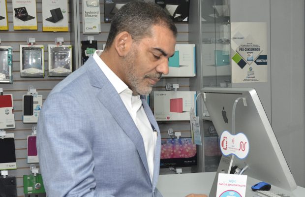 CardNET realiza primera transacción de pagos sin contacto a través de dispositivos móviles