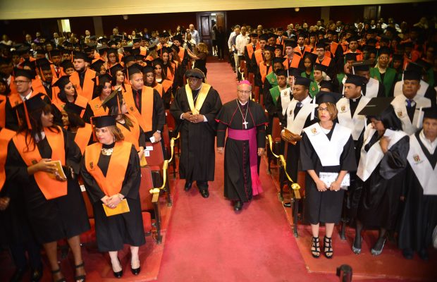 La Universidad Católica Santo Domingo graduó a 497 nuevos profesionales