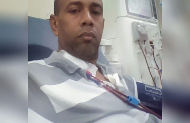 Hombre pide ayuda para un trasplante de riñon