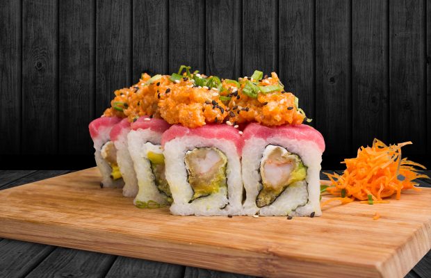 YOKOMO celebra 10 años de shushi «aplatanao»