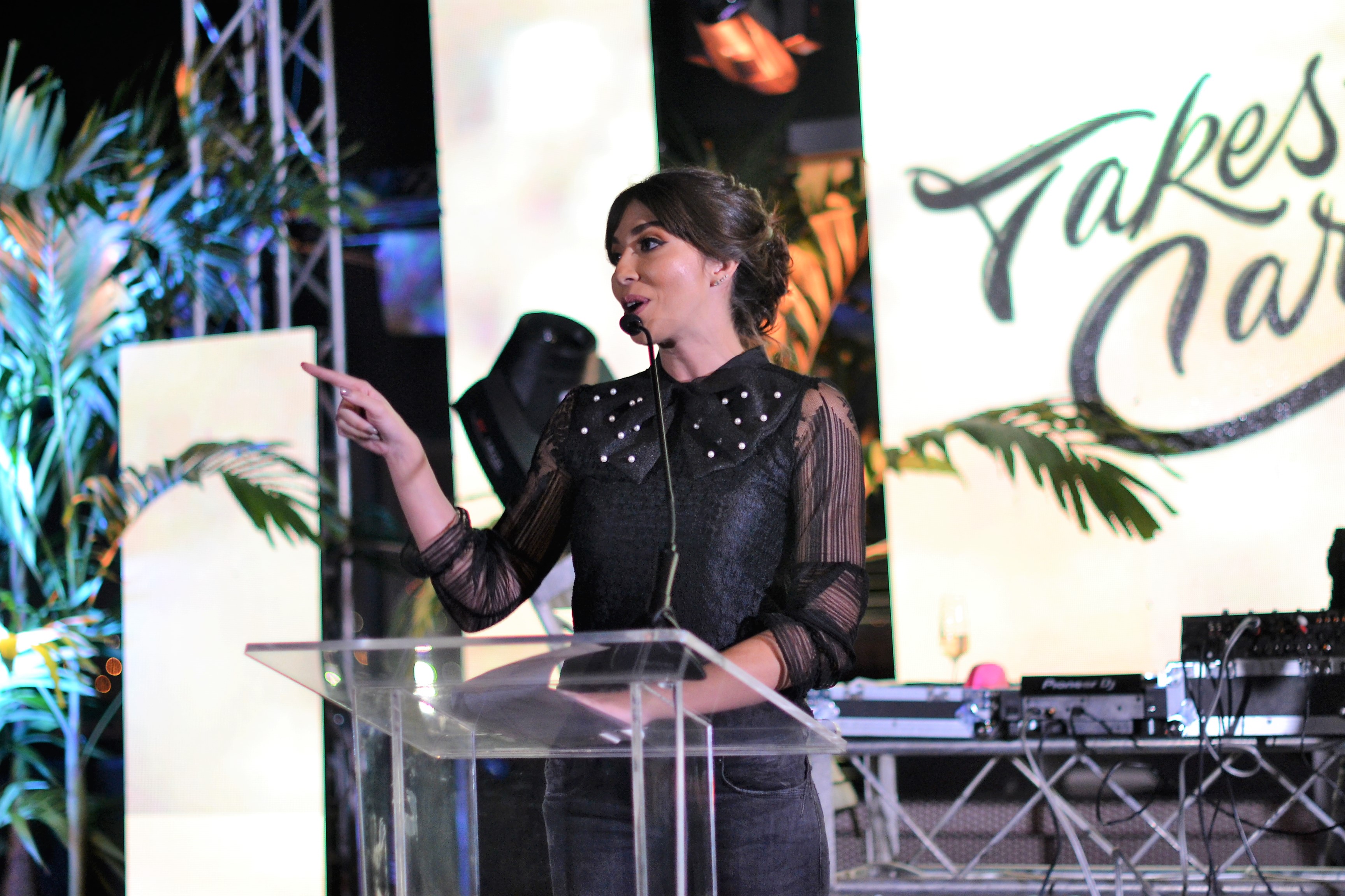 Gabi Desangles maestra de ceremonia