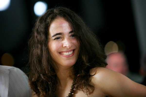 Henya, la nominan y sigue imparable….!