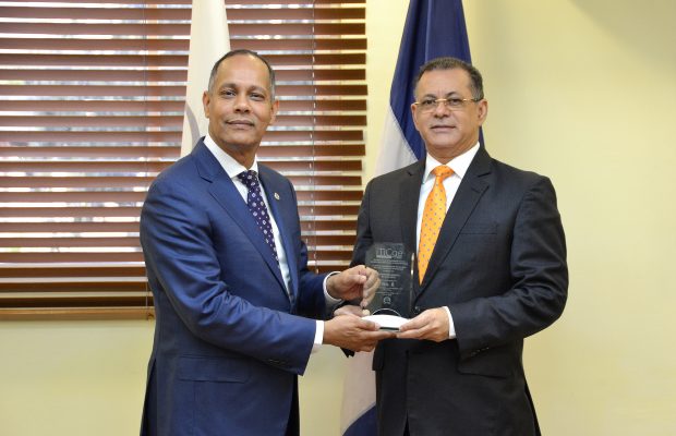 OPTIC inicia entrega de reconocimientos iTICge 2017